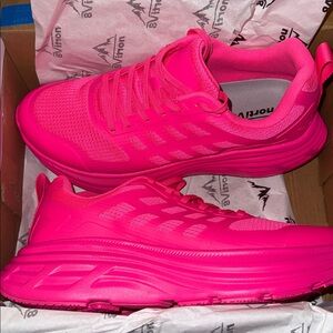 NWT nortiv8 walking shoes pink new with box never worn size 10